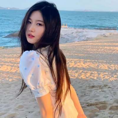 看她轻轻的飞起